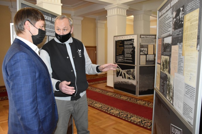 Выставка архивных документов «Без срока давности» работает в здании Правительства Оренбургской облас