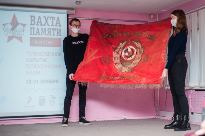 Уникальное знамя было передано в музей-заповедник «Прорыв Блокады Ленинграда»