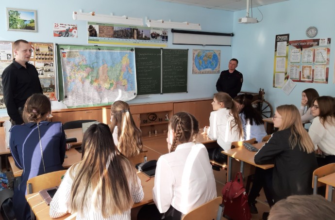 Оренбургские поисковики провели Уроки Мужества для школьников