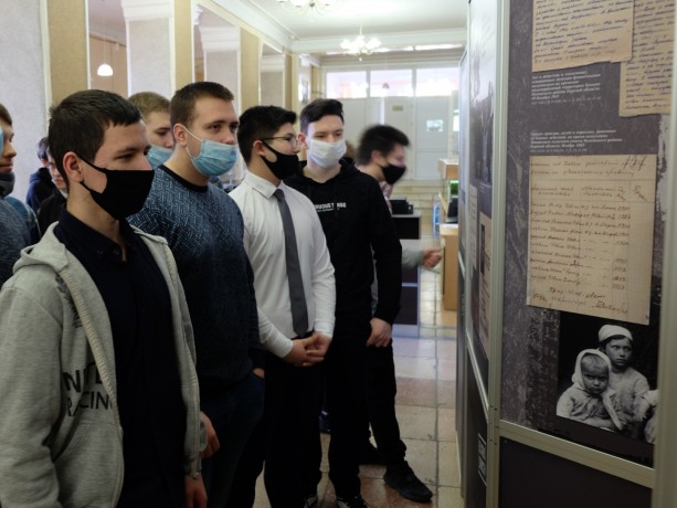 Выставка «Без срока давности» открылась в липецкой областной универсальной научной библиотеке