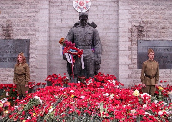 Московские поисковики поздравляют Управление МО РФ по увековечению памяти о погибших при защите Отеч