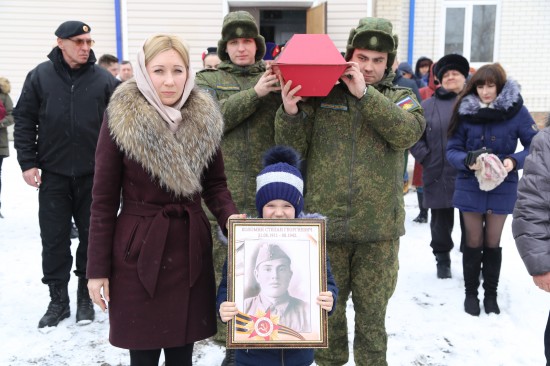 Церемония прощания с красноармейцем Степаном Коломиным состояласьв Астраханской области