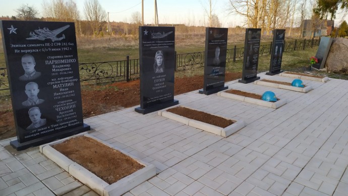 Мемориальная группа «Долины» привела в порядок два воинских захоронения в Демянском районе