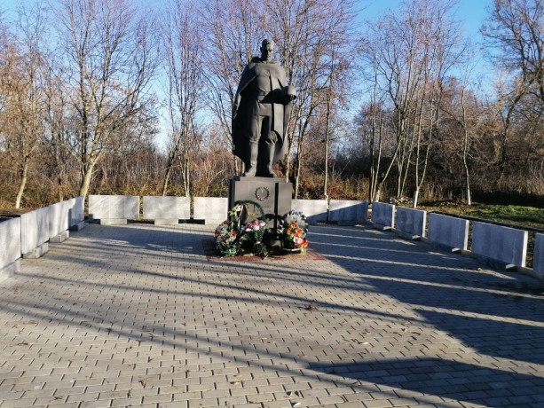 В селе 2-е Поныри Курской области дополнительно увековечены 792 советских солдата