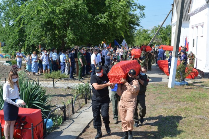 Торжественное захоронение останков 162 советских солдат состоялосьв хуторе Плавненский Крымского р
