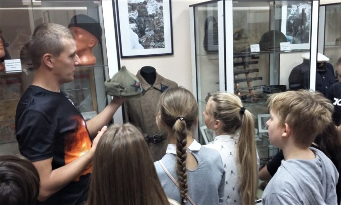 Московские школьники посетили музей поисковиков «Вехи войны»