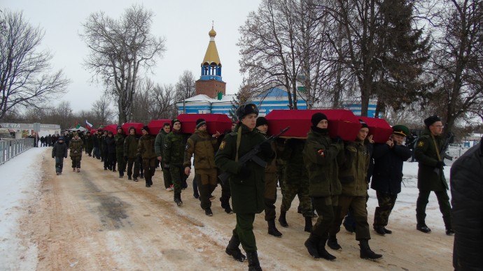В Курской области простились с 67 красноармейцами