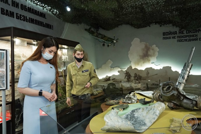 Глава тюменского комитета по соцполитике Ольга Швецова встретилась с поисковиками в музее