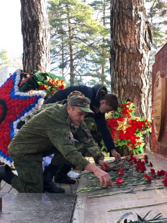 В День Неизвестного солдата поисковики Кубани провели возложения цветов на Воинских мемориалах