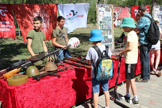 Патриотические выставки прошли в городе Астрахани с участием Губернатора Астраханской области