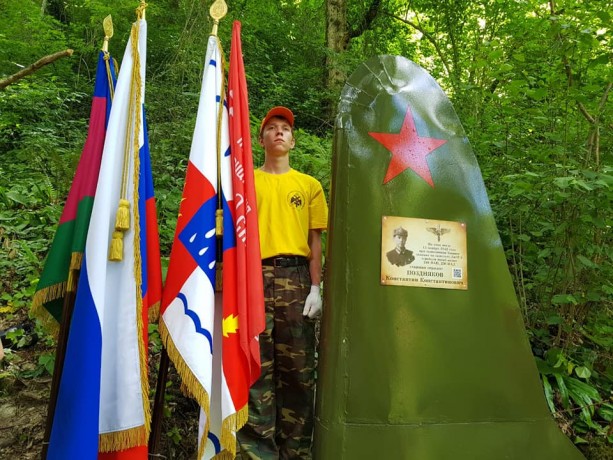 В Сочи установлен памятник погибшему в годыВеликой Отечественной войны летчику