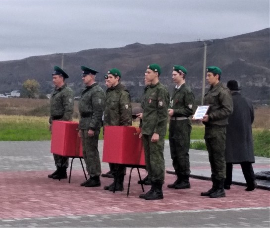 В Карачаево-Черкесской Республике прошла торжественная церемония захоронения четырех красноармейцев