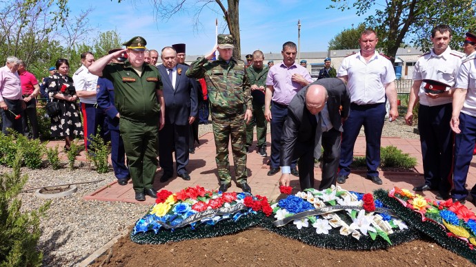 В Волгоградской области захоронены останки 7 военнослужащих, поднятых Сводным поисковым отрядом Амур