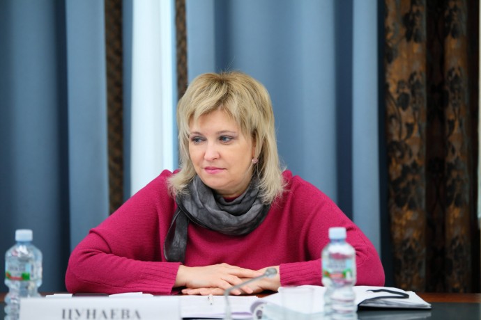Ответственный секретарь Поискового движения России Елена Цунаева выступила модератором круглого стол