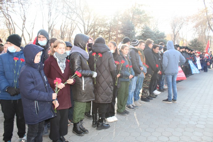 В рамках Торжественного закрытия Астраханской «Вахты памяти-2021» прошли акции по возложению венков 