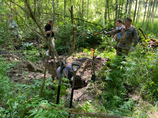 Двадцать красноармейцев обнаружили поисковики отряда «Росич» в Сычевском районе