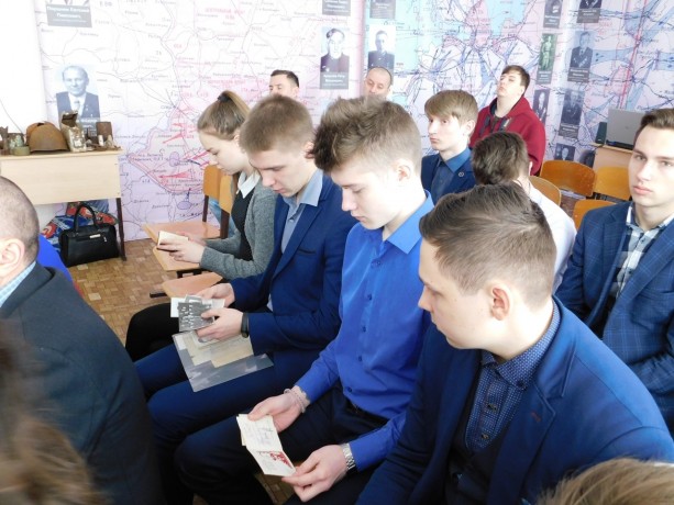 Кировские поисковики рассказали молодежи о подвиге 1 маневренной воздушно – десантной бригады