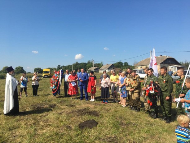 В деревне Зыбинка Елецкого района Липецкой области состоялось перезахоронение останков погибших воин
