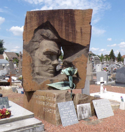 Во Франции состоялась церемония открытия памятника на могиле советских солдат