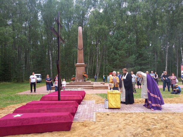 В Калужской области прошла церемония захоронения 54 советских воинов