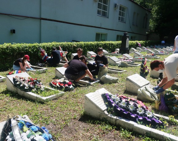 Международном субботнике по благоустройству памятных мест и воинских захоронений в Пензенской област