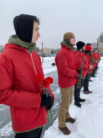 Активисты Казанского объединения Студенческих поисковых отрядов возложили цветы к Вечному огню