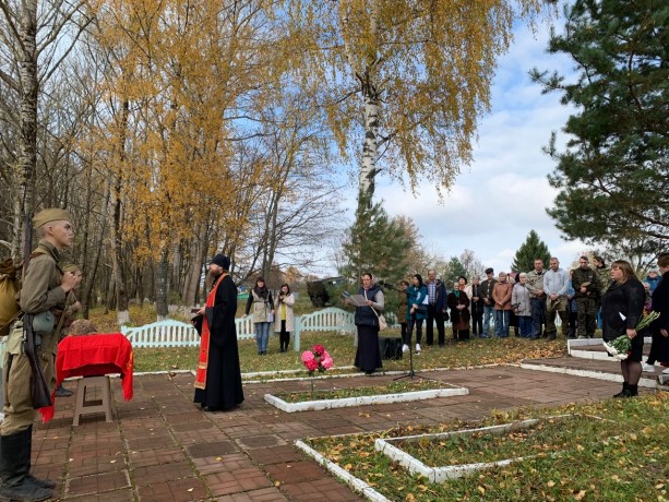 В Орловской области с воинскими почестями похоронили советского солдата