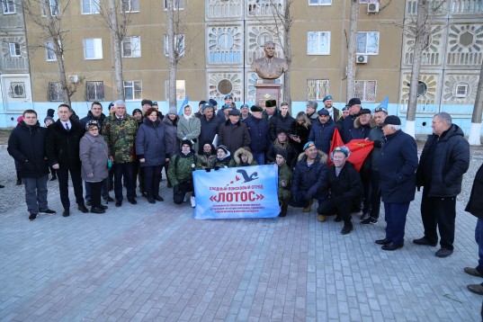 Астраханские поисковики приняли участие в открытии памятника главкому Воздушно-десантных войск Васил