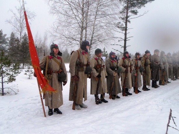 Ленинградские поисковики организовали военно-историческую реконструкцию «На той войне незнаменитой»