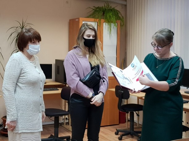 Поисковики Московской области передали документы родственникам красноармейцев