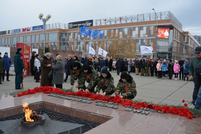 В Краснодаре в День Неизвестного солдата прошла церемония возложения цветов к Вечному огнюи подвед