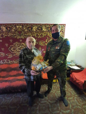 Поисковики Павлодара поздравили с юбилеем ветерана войны Гришкова Владимира Афанасьевича