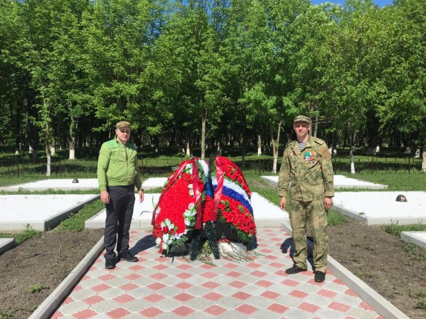 Поисковики Москвы возложили цветы к воинскому мемориалу«Эльхотовские ворота»