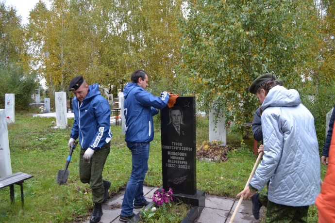 Беловские поисковики провели работы по благоустройству мест захоронений героев-кузбассовцев
