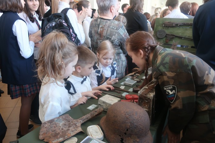 Пензенские поисковики представили школьникам передвижную выставку артефактов Великой Отечественной в