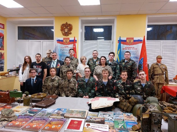 Ивановские поисковики рассказали школьникам и студентам о Дне Неизвестного солдата