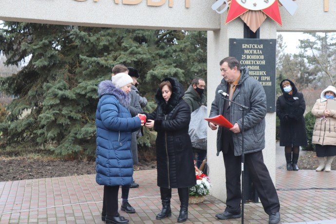 Активисты Ставропольского регионального отделения передали медаль «За отвагу» и наградные документы 