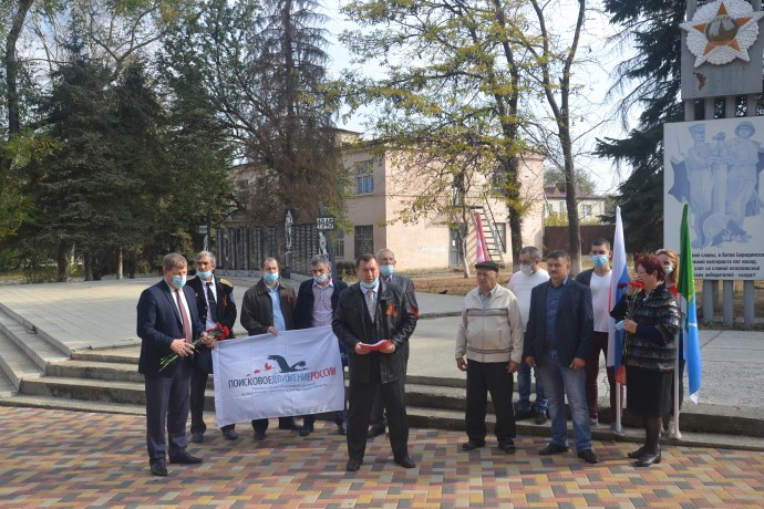 Активисты Ставропольского регионального отделения вручили родственникам Федора Алексеевича Лукьянец 