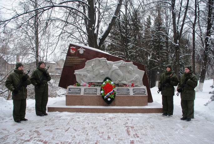 В Кировской области возложили цветы к памятнику павших в Великой Отечественной войне