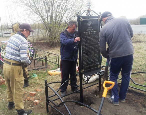 Пензенские поисковики приняли участие в установке памятника на могиле земляка Капитурова Александра 