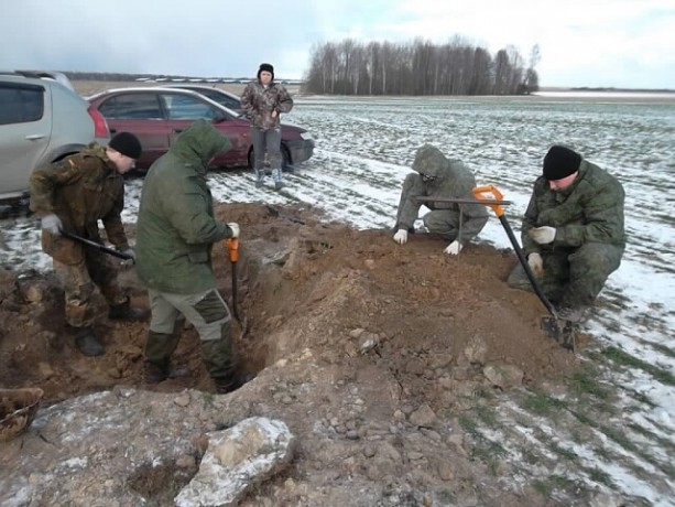 Брянские поисковики отряда «Русич» обнаружили останки трех красноармейцев