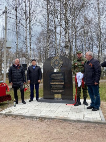Поисковики Казахстана установили в Ленинградской области памятник воинам 314 стрелковой дивизии