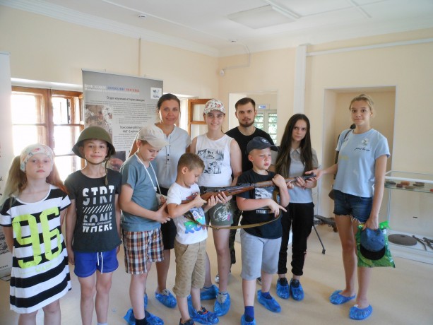 Поисковики отряда «Витязь» провели экскурсию для воспитанников летнего лагеря