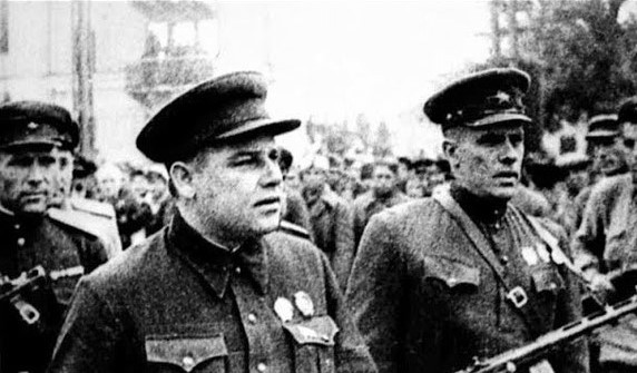 19.09.1943г. в Орле состоялся  парад партизанских соединений.