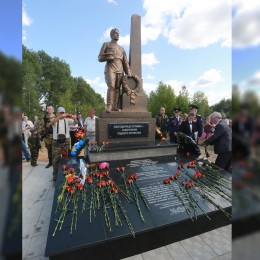 Памятник бойцам 28-й отдельной алтайской лыжной бригады открыт в Брянской области