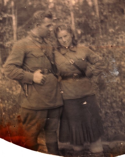 Комиссар 3 СП 1 ГДНО Ильин П.И. и инструктор рукопашного боя лейтенант Клебанова (Ильина) И.Н. Август 1941.